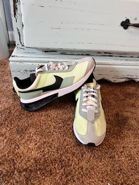 Nike Air Max Pre-Day sneakers in light liquid lime color. Women’s size 9.5